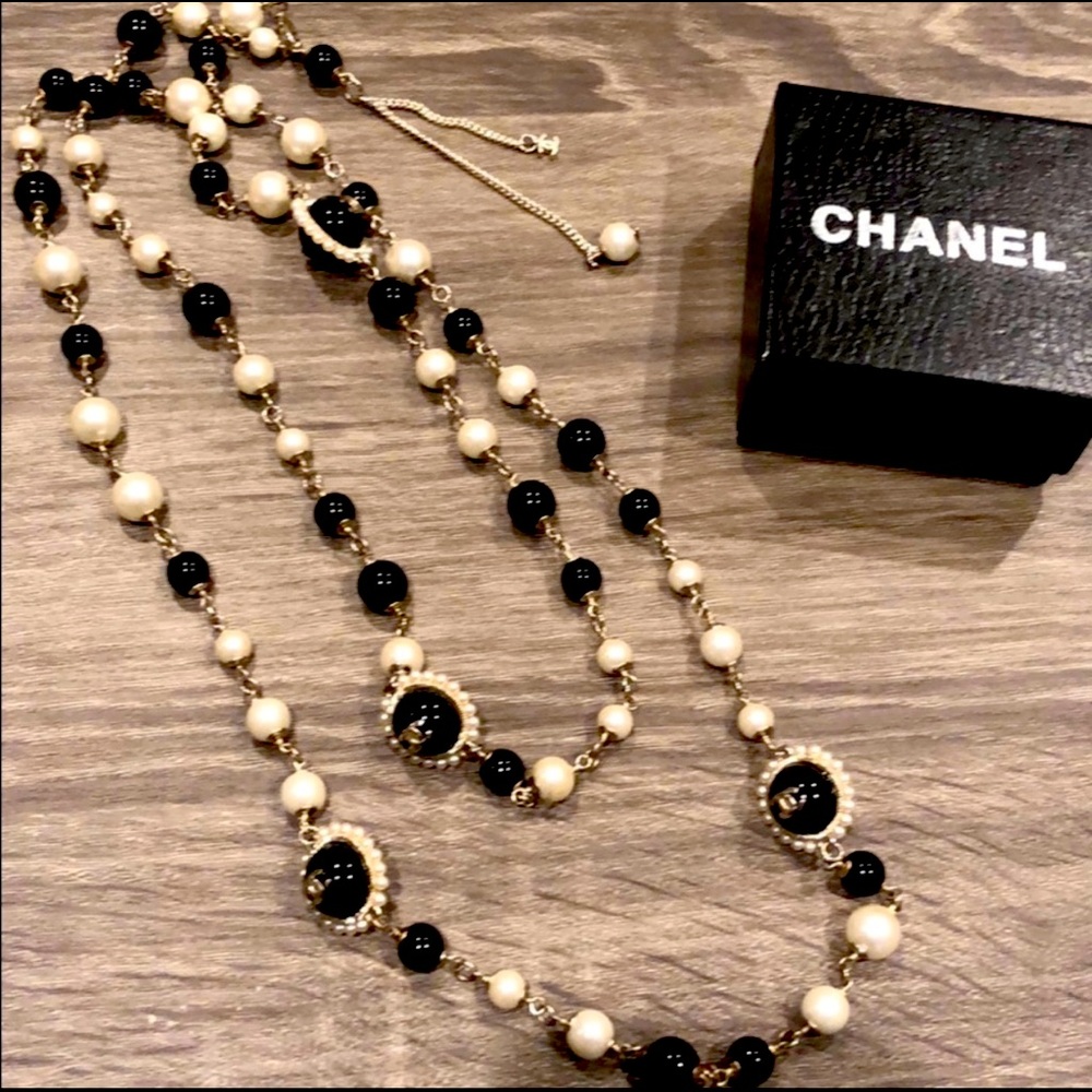 CHANEL long pearl necklace, Beautiful 😍